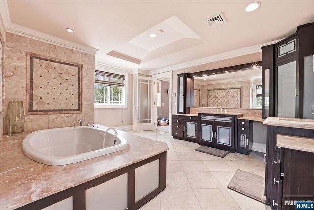 305 Blauvelt Court, Paramus, NJ 07652