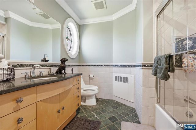 305 Blauvelt Court, Paramus, NJ 07652