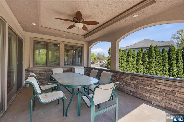 305 Blauvelt Court, Paramus, NJ 07652