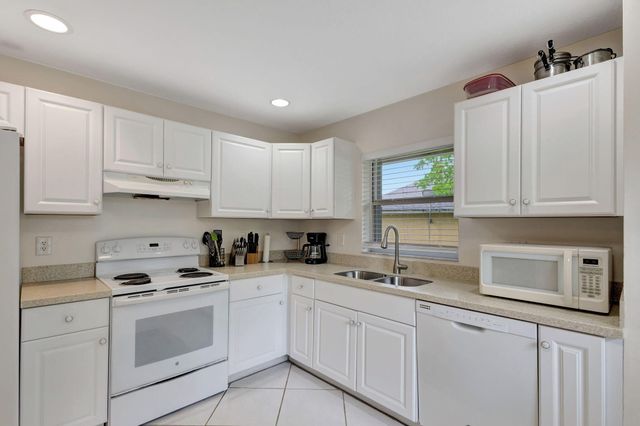 13810 YARMOUTH Drive, Wellington, FL 33414
