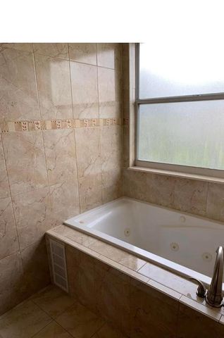 9609 NW 8th Circle, Plantation, FL 33324