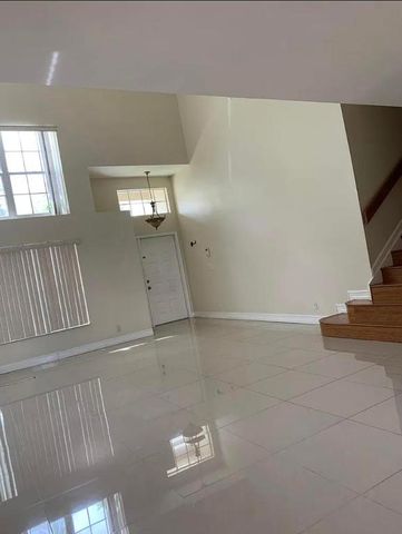 9609 NW 8th Circle, Plantation, FL 33324