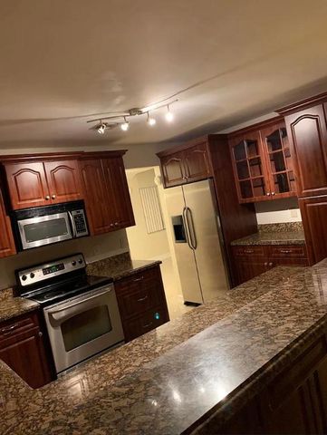 9609 NW 8th Circle, Plantation, FL 33324