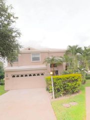 9609 NW 8th Circle, Plantation, FL 33324