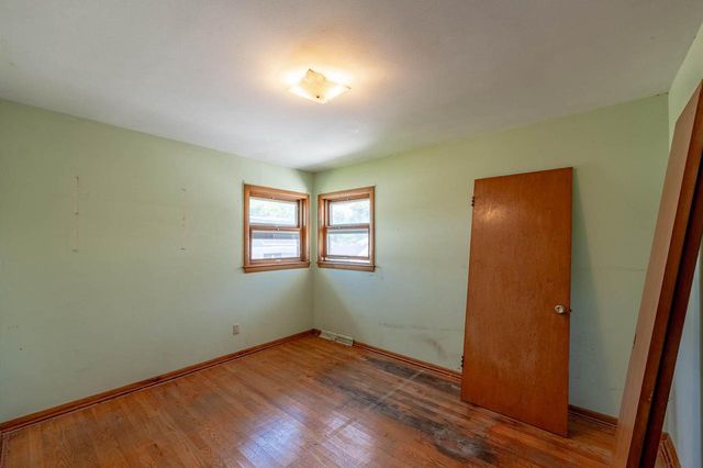 1215 S 91st STREET, West Allis, WI 53214