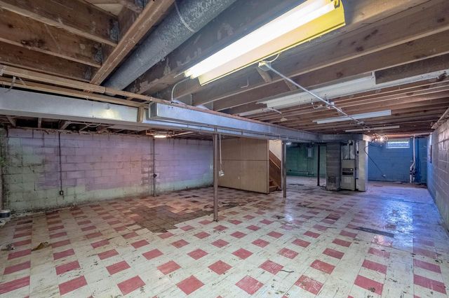 1215 S 91st STREET, West Allis, WI 53214