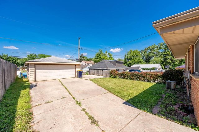 1215 S 91st STREET, West Allis, WI 53214
