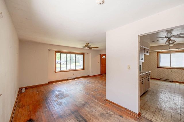 1215 S 91st STREET, West Allis, WI 53214