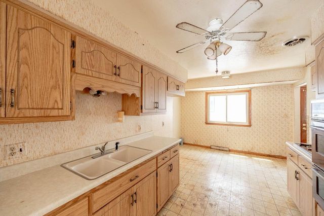 1215 S 91st STREET, West Allis, WI 53214