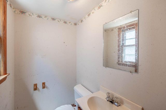 1215 S 91st STREET, West Allis, WI 53214