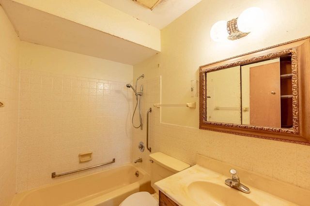 1215 S 91st STREET, West Allis, WI 53214