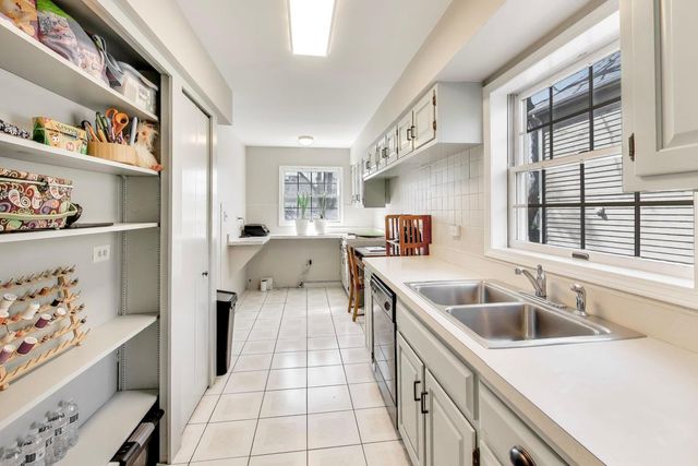 798 S Linden Avenue, Elmhurst, IL 60126