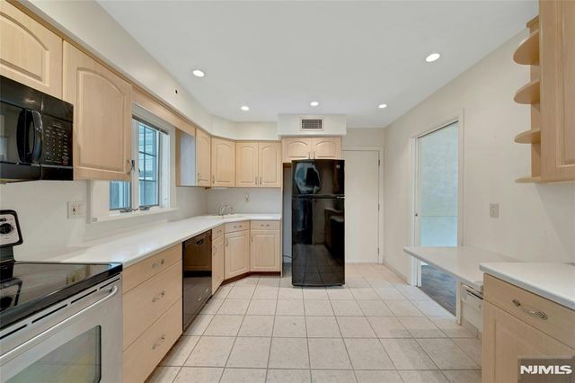 12 Glenwood Avenue, Demarest, NJ 07627