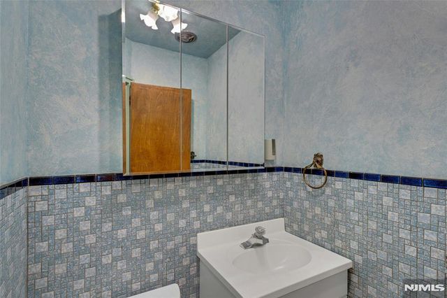 12 Glenwood Avenue, Demarest, NJ 07627