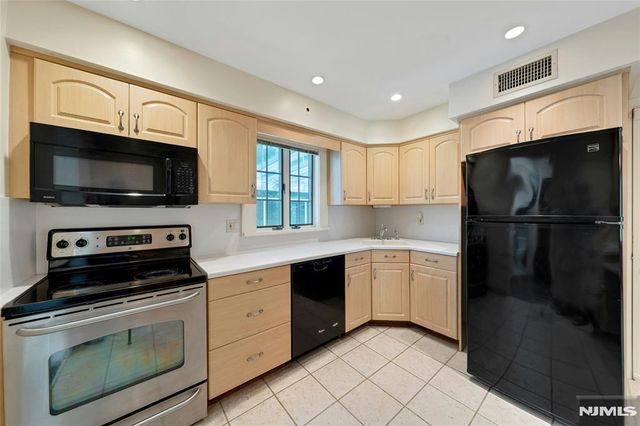 12 Glenwood Avenue, Demarest, NJ 07627