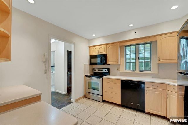 12 Glenwood Avenue, Demarest, NJ 07627