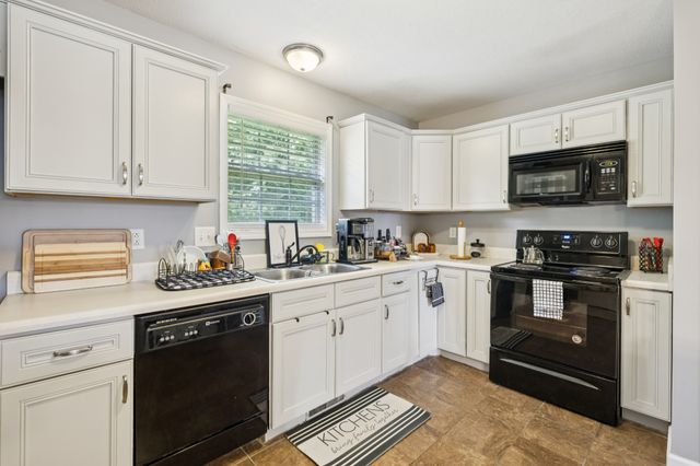 962 Russet Dr, Clarksville, TN 37040