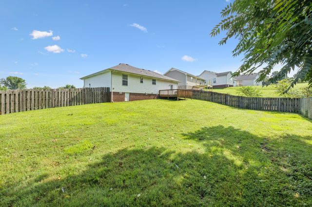962 Russet Dr, Clarksville, TN 37040