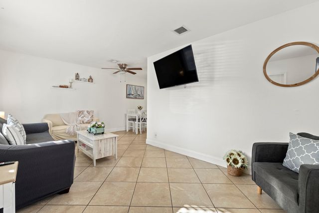 413-415 SE 23rd St, Fort Lauderdale, FL 33316