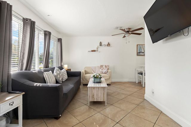 413-415 SE 23rd St, Fort Lauderdale, FL 33316