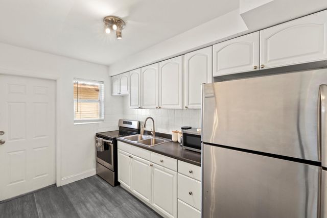 413-415 SE 23rd St, Fort Lauderdale, FL 33316