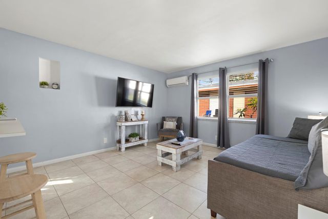 413-415 SE 23rd St, Fort Lauderdale, FL 33316