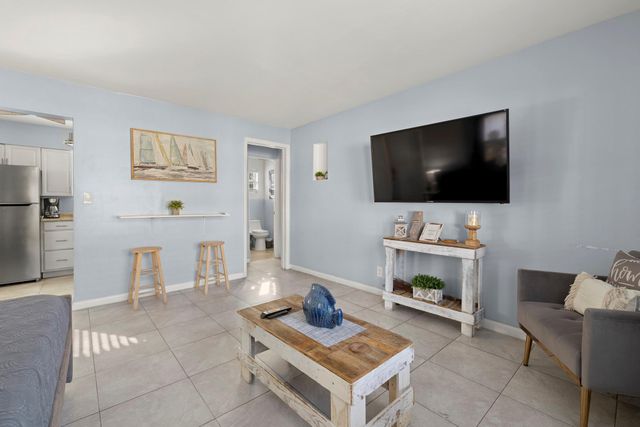 413-415 SE 23rd St, Fort Lauderdale, FL 33316