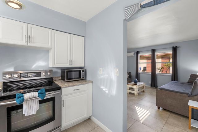 413-415 SE 23rd St, Fort Lauderdale, FL 33316