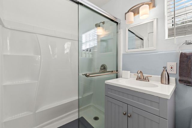 413-415 SE 23rd St, Fort Lauderdale, FL 33316