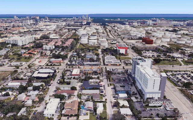 413-415 SE 23rd St, Fort Lauderdale, FL 33316