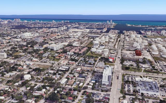 413-415 SE 23rd St, Fort Lauderdale, FL 33316