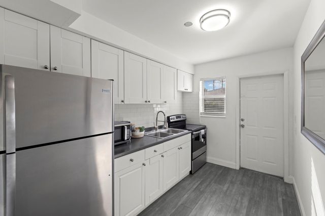 413-415 SE 23rd St, Fort Lauderdale, FL 33316