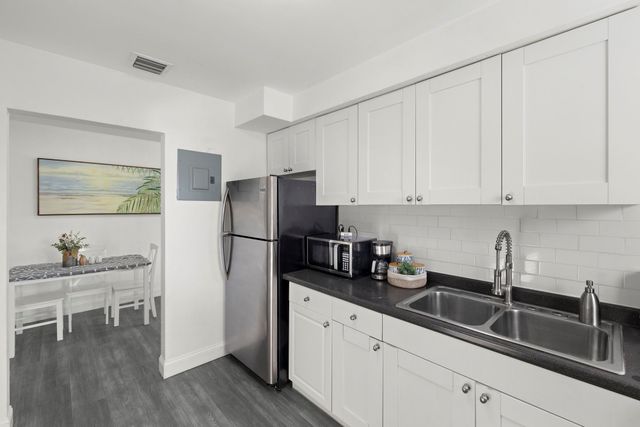 413-415 SE 23rd St, Fort Lauderdale, FL 33316