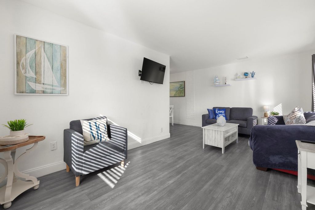 413-415 SE 23rd St, Fort Lauderdale, FL 33316