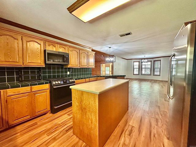 2404 N Arch Street, Sheridan, AR 72150