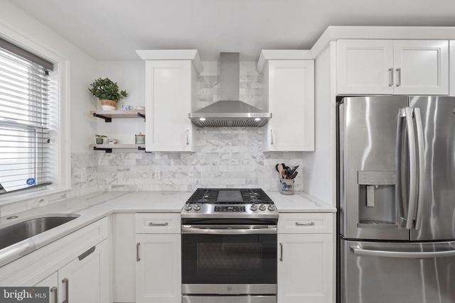 2006 SAINT ALBANS ST, Philadelphia, PA 19146