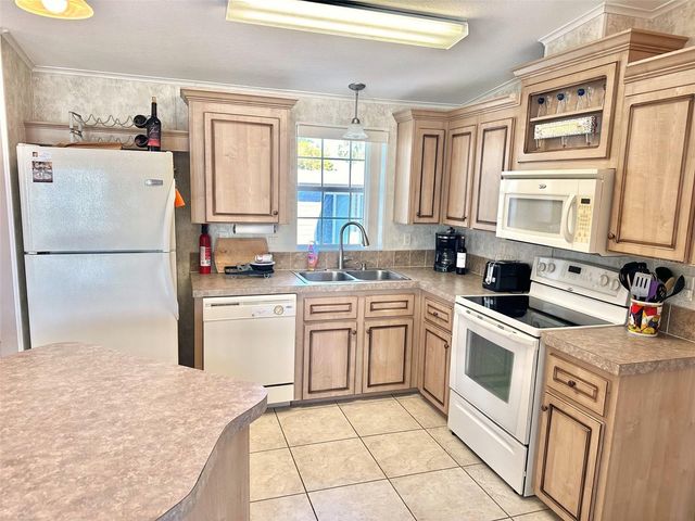 11228 102ND STREET N 180, Largo, FL 33773