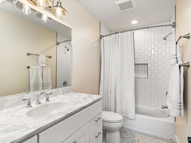 118 Brigham Hill Lane, Essex, VT 05452