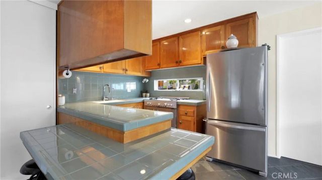 8401 INDIANAPOLIS, Huntington Beach, CA 92646