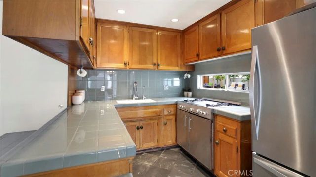 8401 INDIANAPOLIS, Huntington Beach, CA 92646