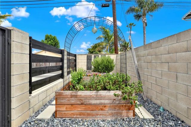 8401 INDIANAPOLIS, Huntington Beach, CA 92646