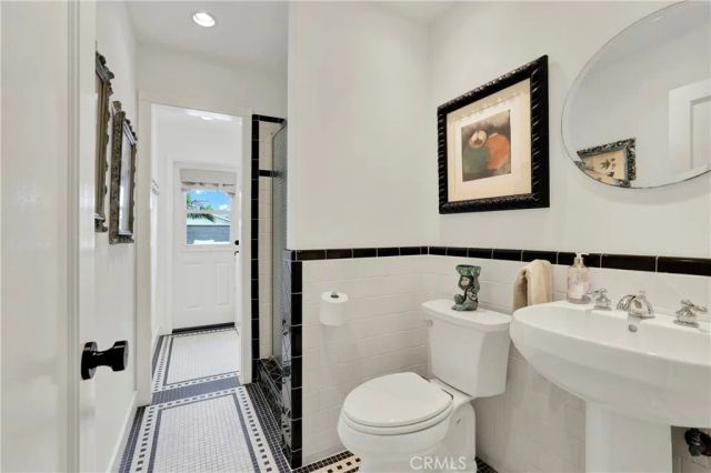 8401 INDIANAPOLIS, Huntington Beach, CA 92646