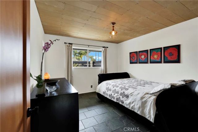 8401 INDIANAPOLIS, Huntington Beach, CA 92646
