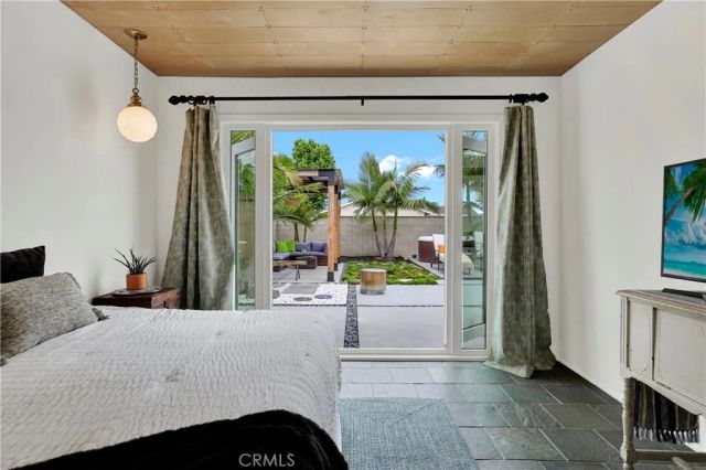 8401 INDIANAPOLIS, Huntington Beach, CA 92646