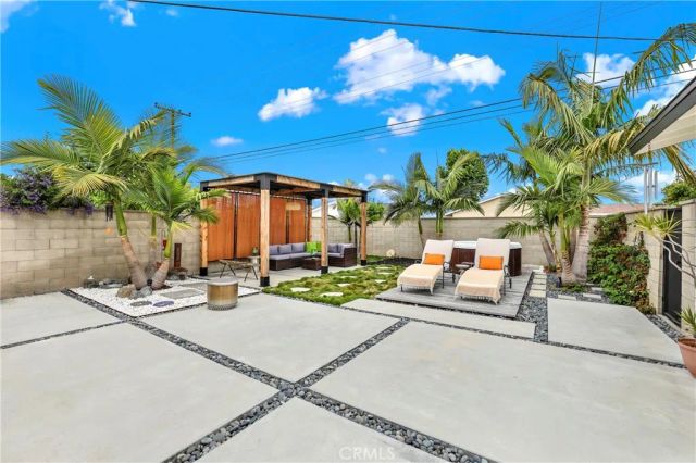 8401 INDIANAPOLIS, Huntington Beach, CA 92646