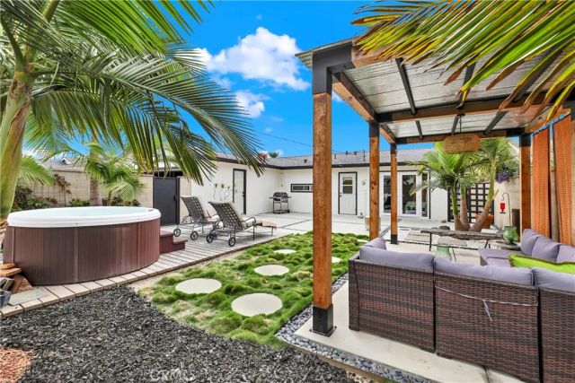 8401 INDIANAPOLIS, Huntington Beach, CA 92646