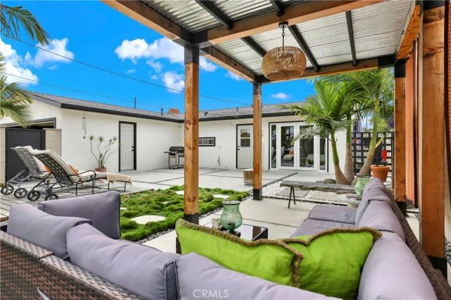 8401 INDIANAPOLIS, Huntington Beach, CA 92646