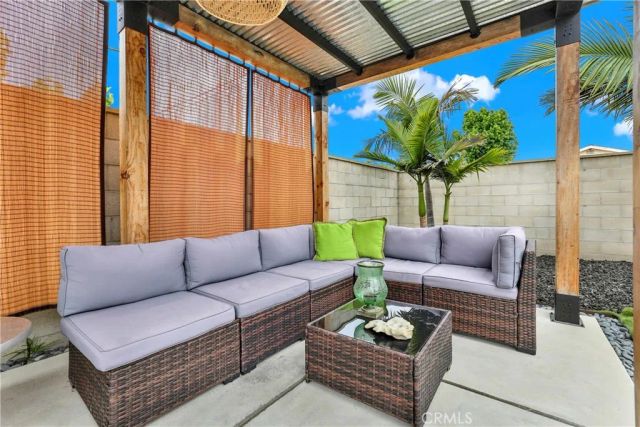 8401 INDIANAPOLIS, Huntington Beach, CA 92646