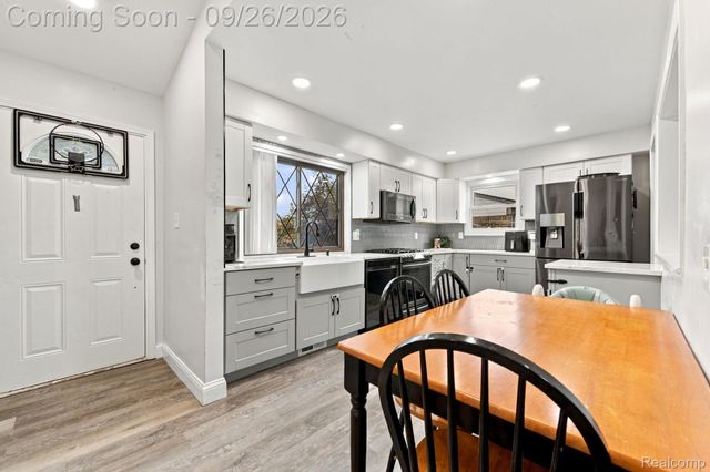 27882 White Oak Drive, Brownstown Charter Township, MI 48183
