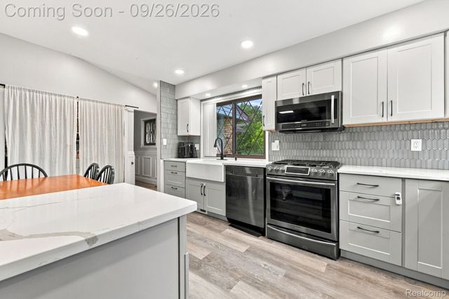 27882 White Oak Drive, Brownstown Charter Township, MI 48183